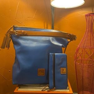 Blue leather 💙XL Dooney and Bourke shoulder bag with matching wallet💙